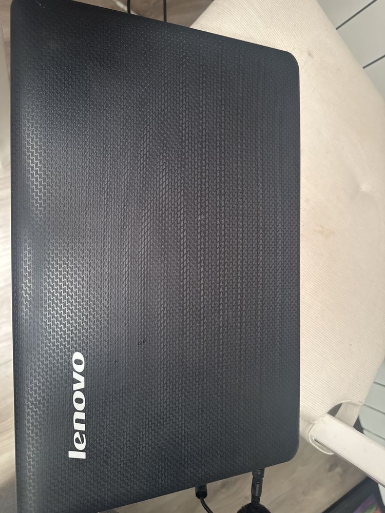 Laptop Lenovo G550 C2D T9500 2.6GHz, 8GB DDR3, 128GB SSD