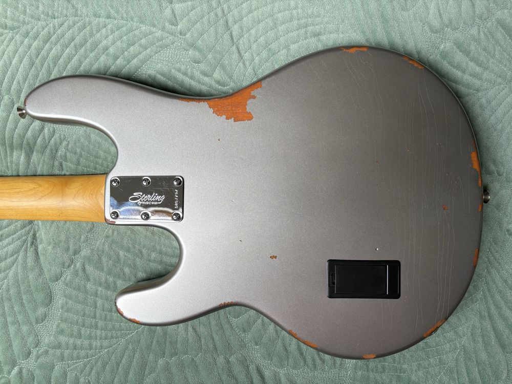 Stingray Custom . Nitro . Relic . Gitara basowa