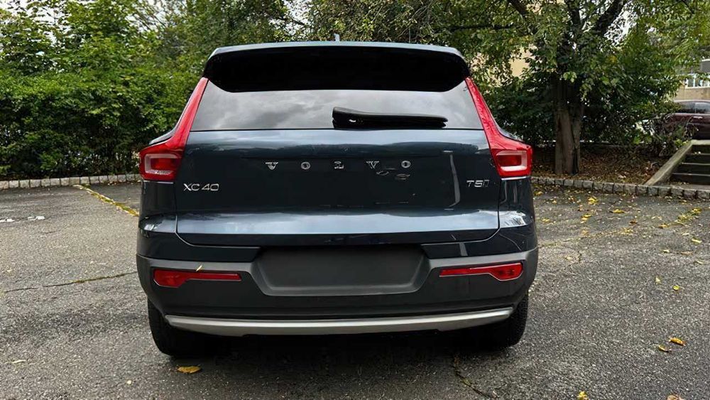 Volvo XC40      2021