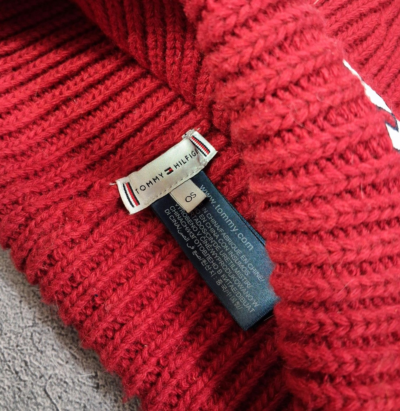 Шапка Tommy Hilfiger шерстяная красная унисекс бини