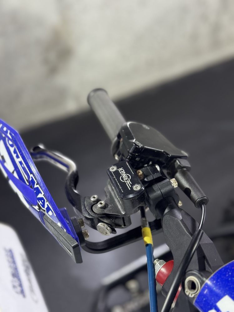 Suzuki LTR c/ muito material