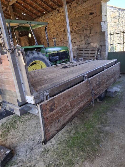 Reboque de marca Tavares