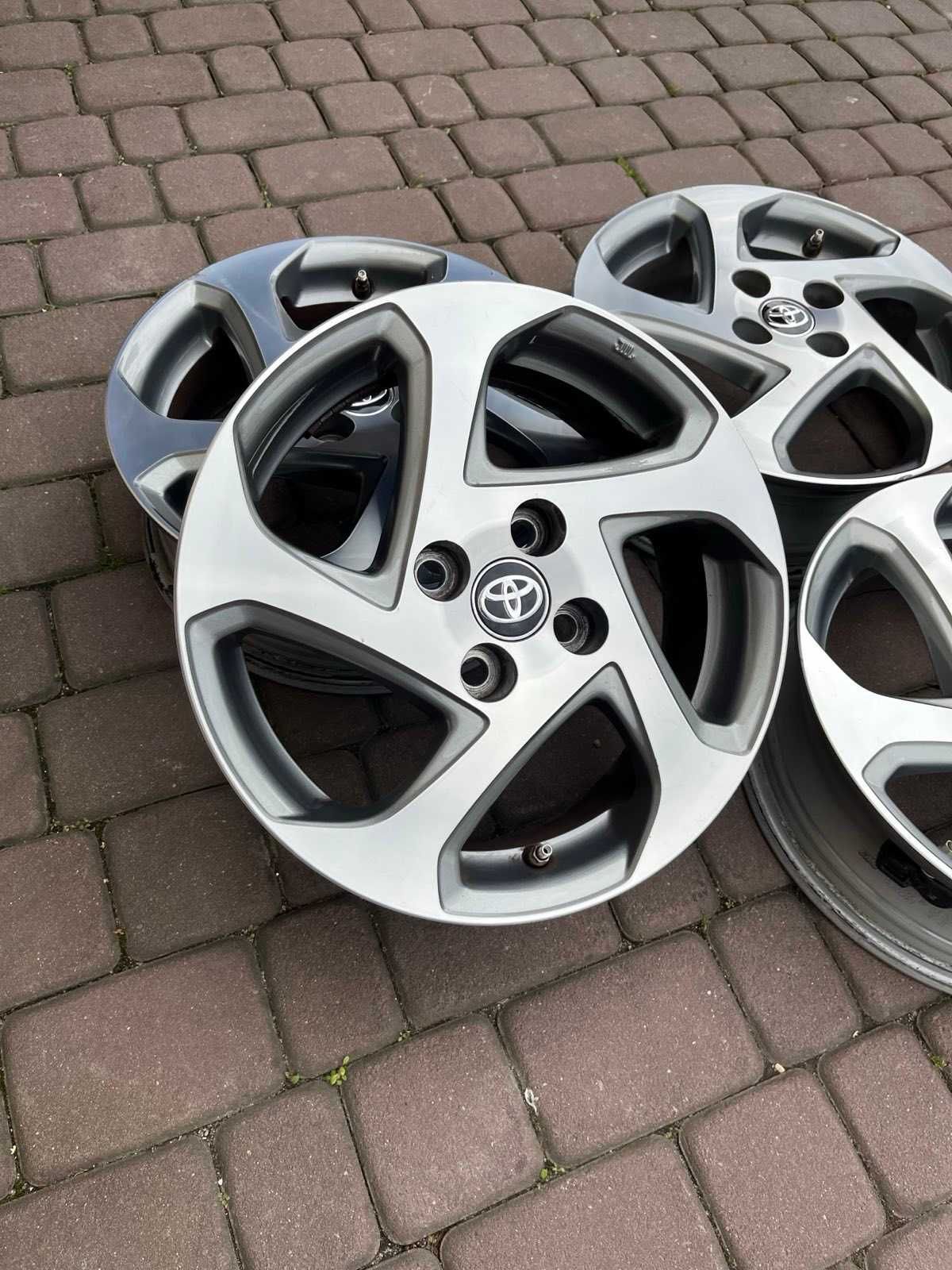 Oryginalne alufelgi Toyota 4x100 15 cali CZUJNIKI Yaris Aygo