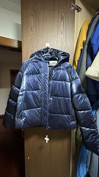 Varios casacos homem e mulher