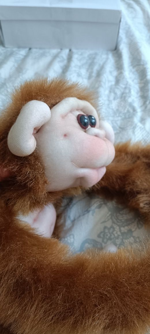 М'яка декоративна іграшка ручної роботи мавпочка