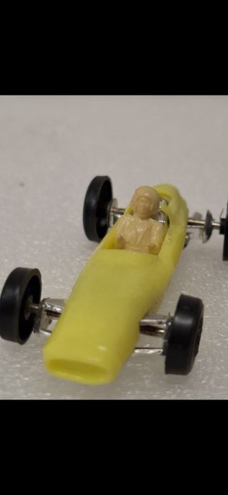 Autko wyścigówka z kierowcą prl