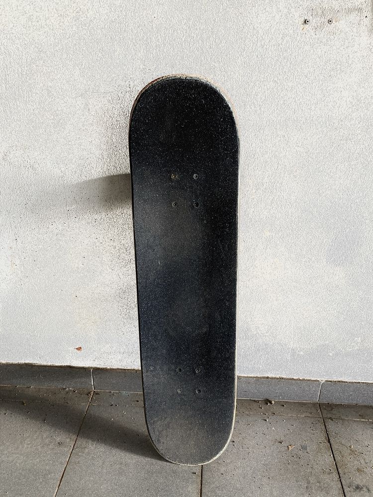 Skate com tábua santa cruz 8.25