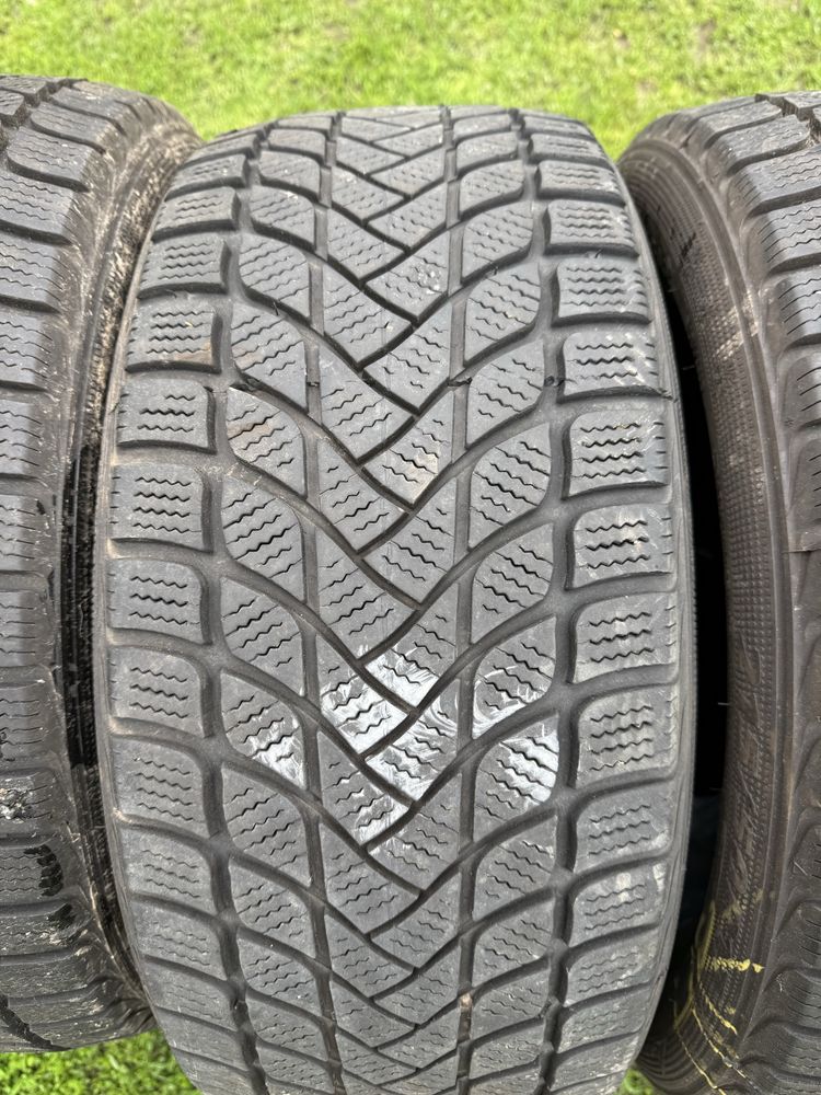 215*50 R17 21рік зима Шини Landsail Studless