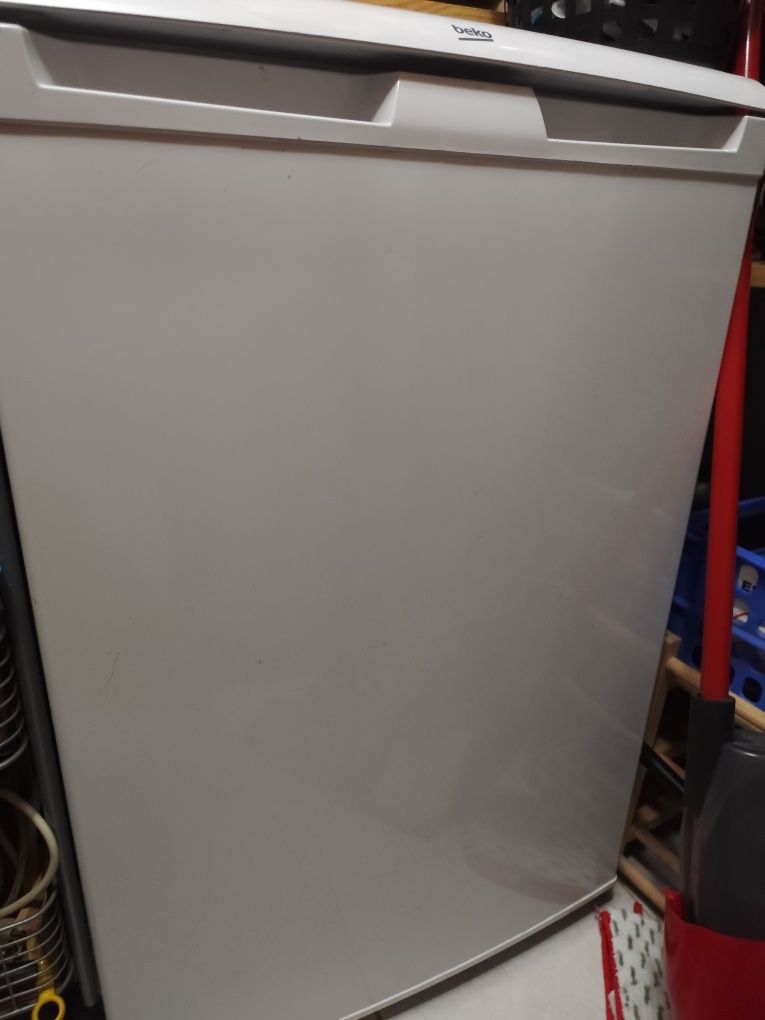Mini frigorífico Beko TSE1402