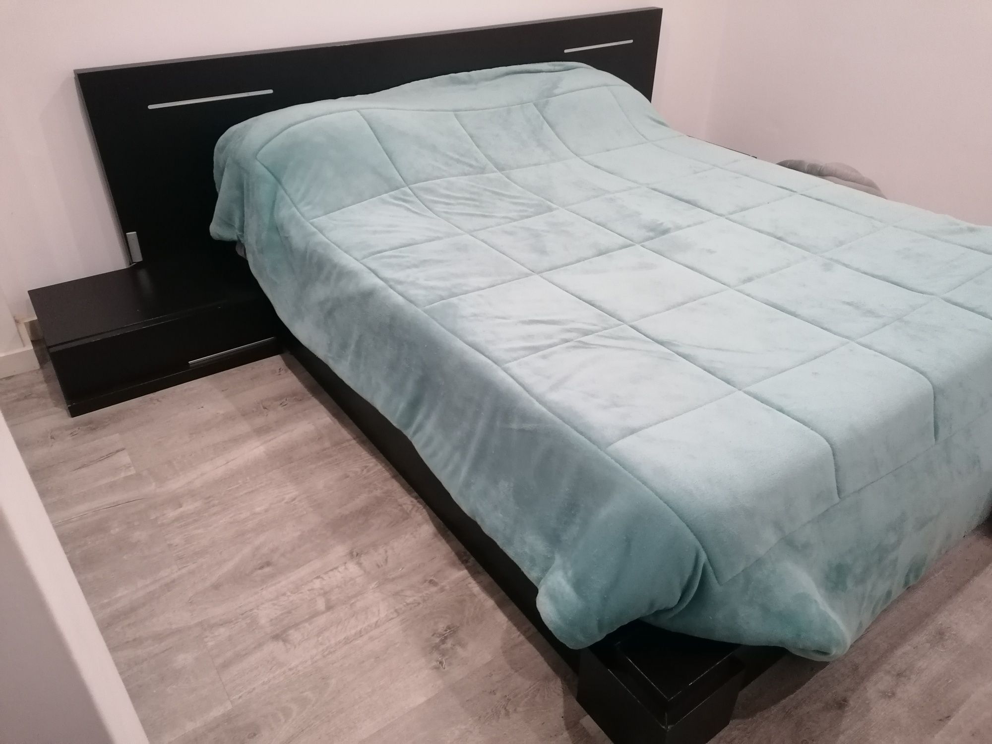 Vendo Cama king + C/ colchão