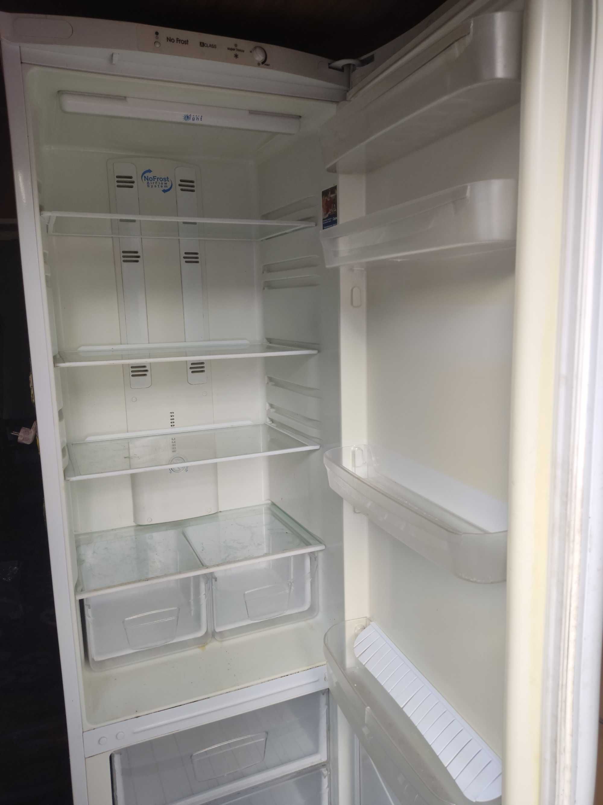 Продам холодильник индезит высокий