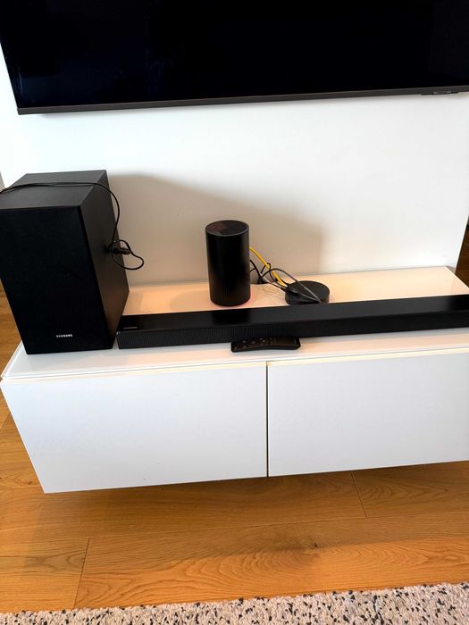 Soundbar Samsung HW-R550 z bezprzewodowym subwooferem