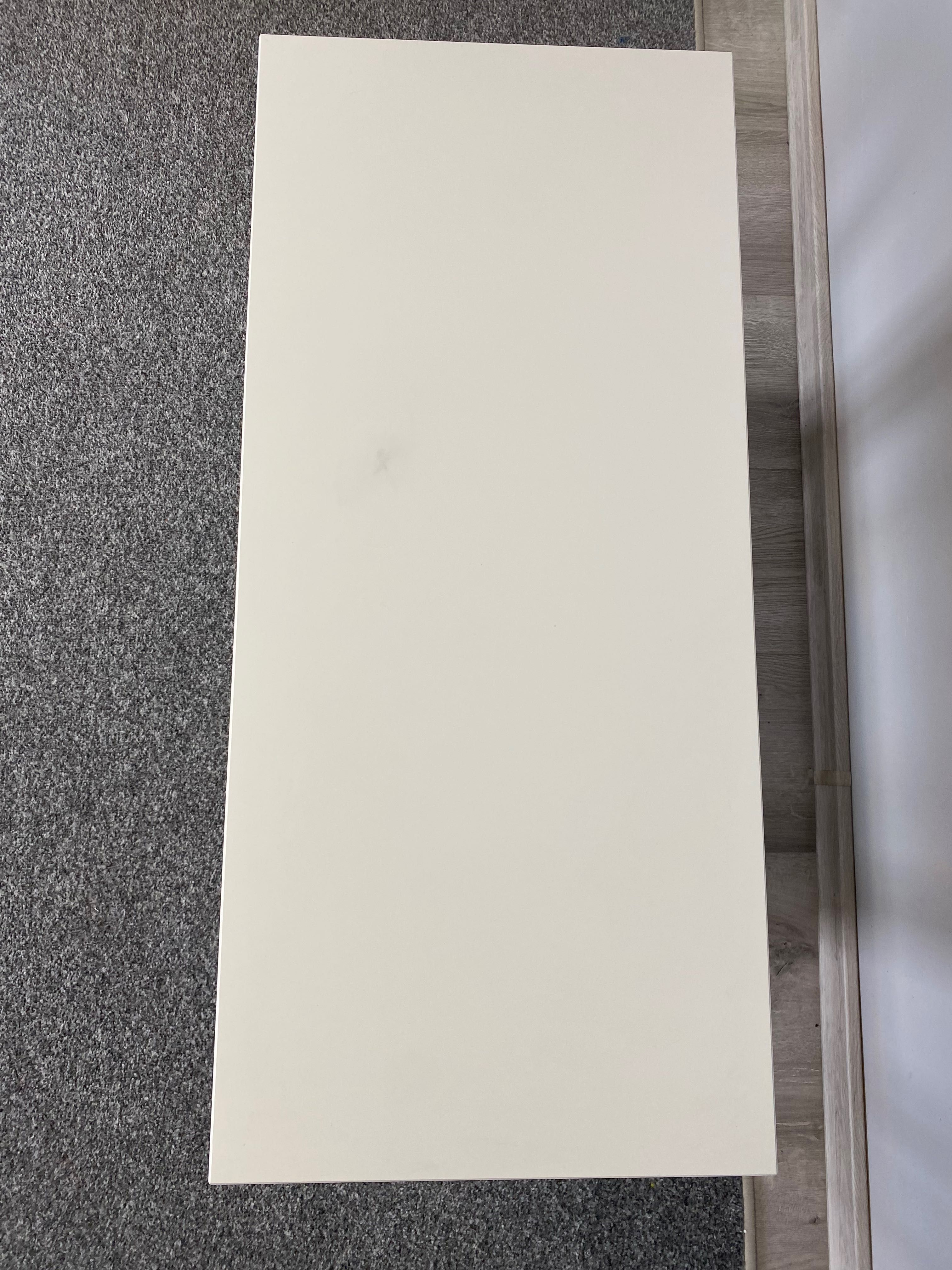 Biała drewniana ławka Ikea Hemnes