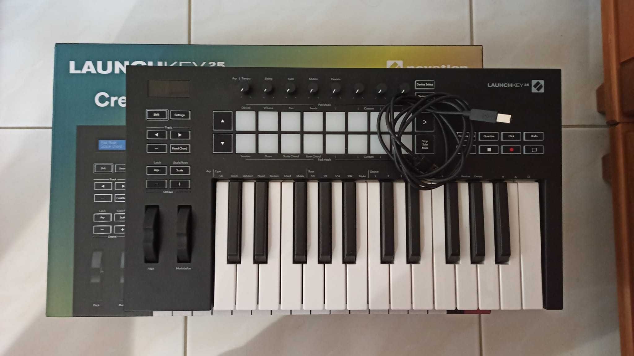 Teclado MIDI Novation LaunchKey 25 Mk3