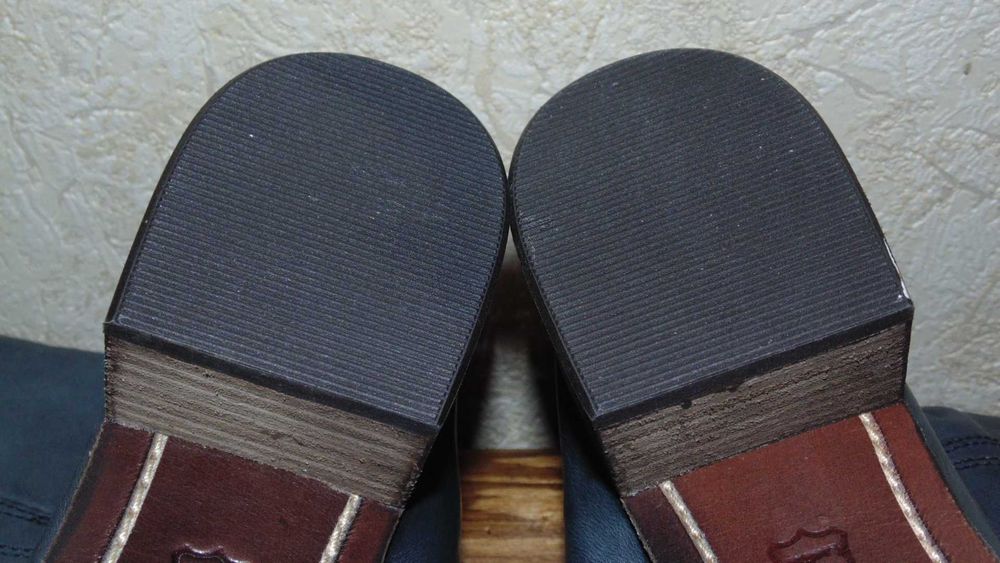 Продам шикарные ботинки Clarks 41 размера НОВЫЕ Оригинал