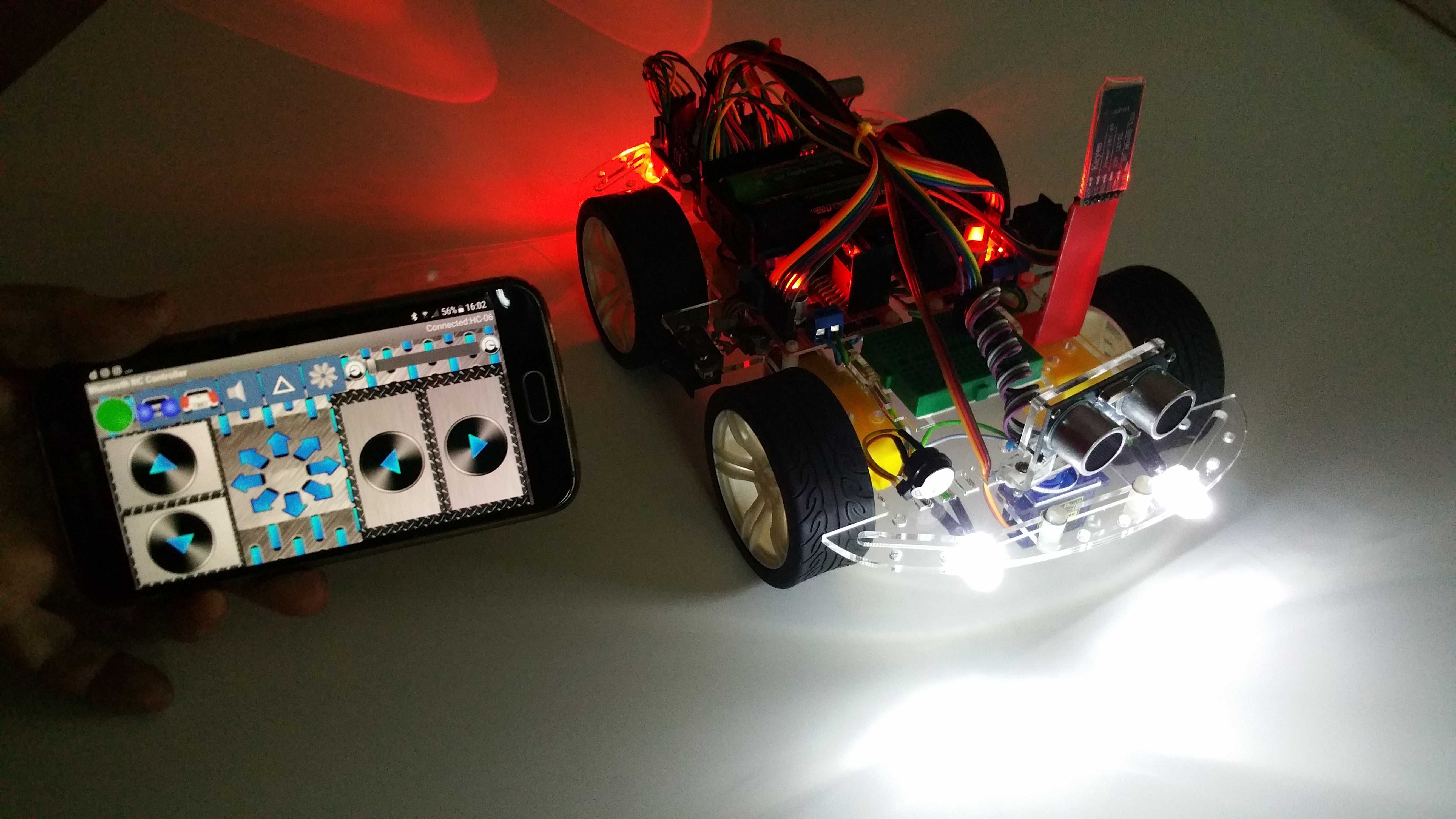 Carro Robot Educacional Arduino programado com múltiplas funções .