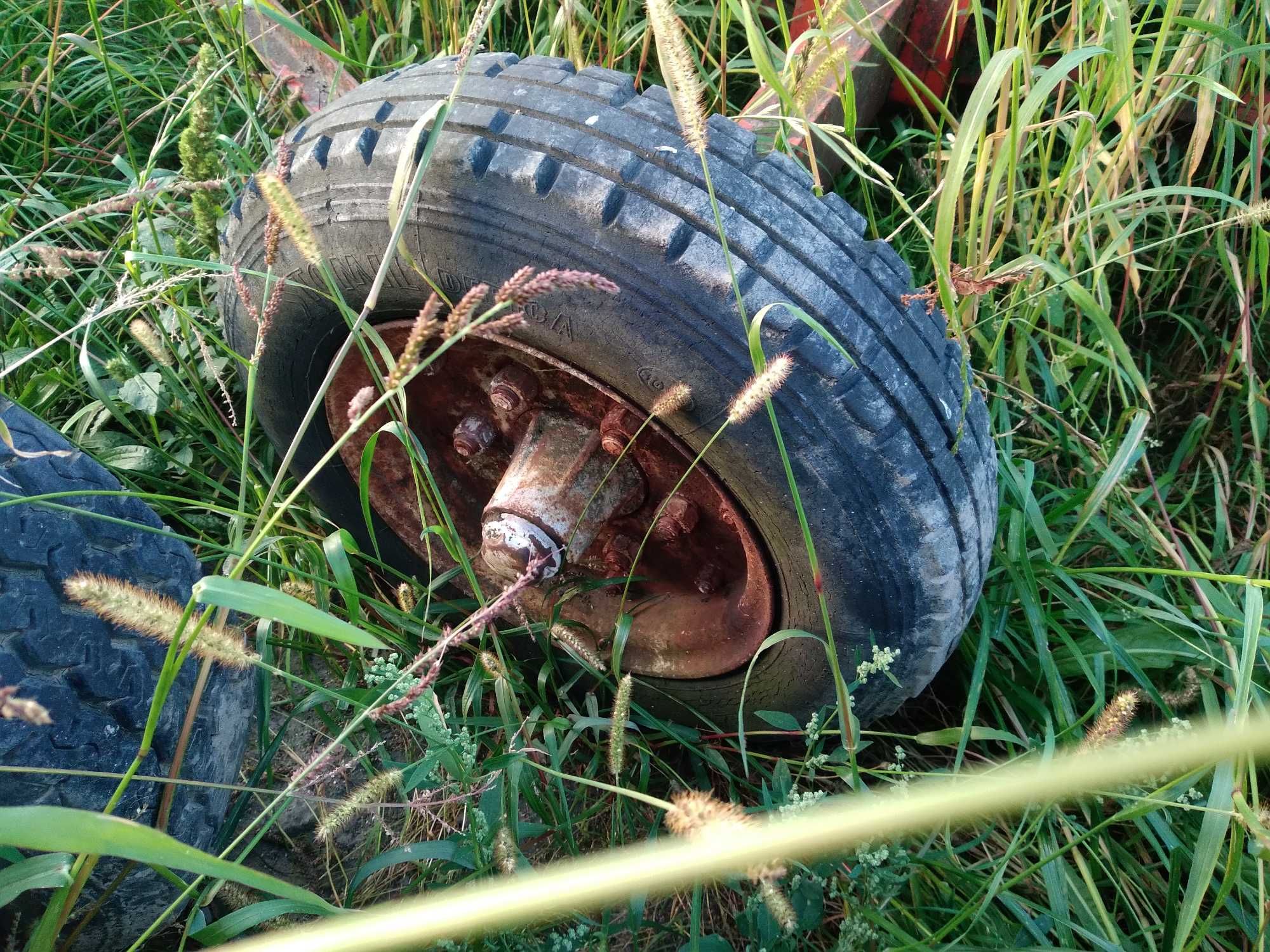 Wózek do hederu do Bizon Z-056; jest podpora, koła na pełnym powietrzu