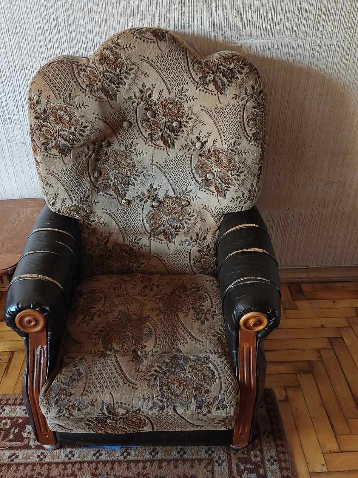Кресло мягкое в хорошем состоянии