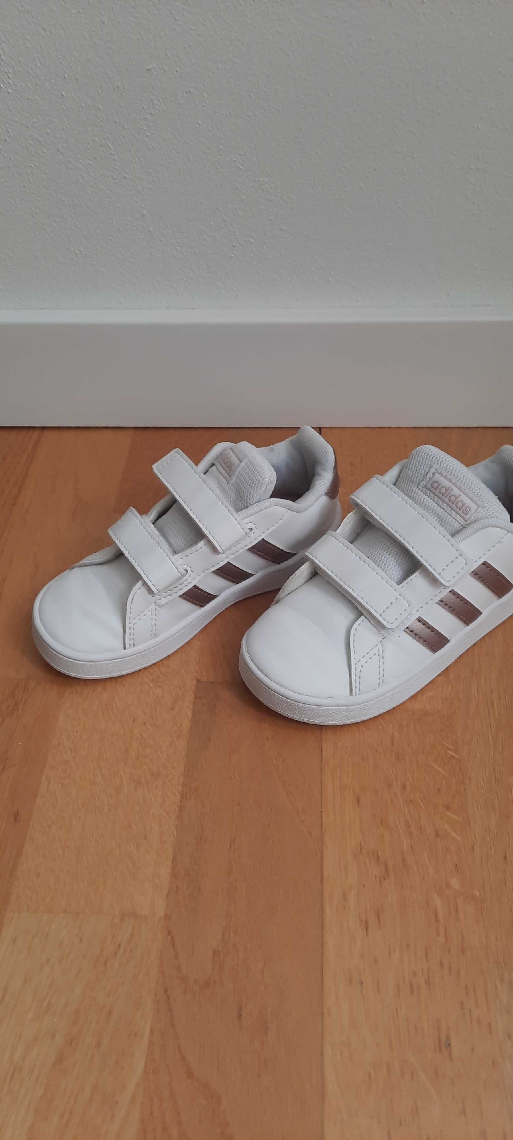 Buty dziewczęce Adidas