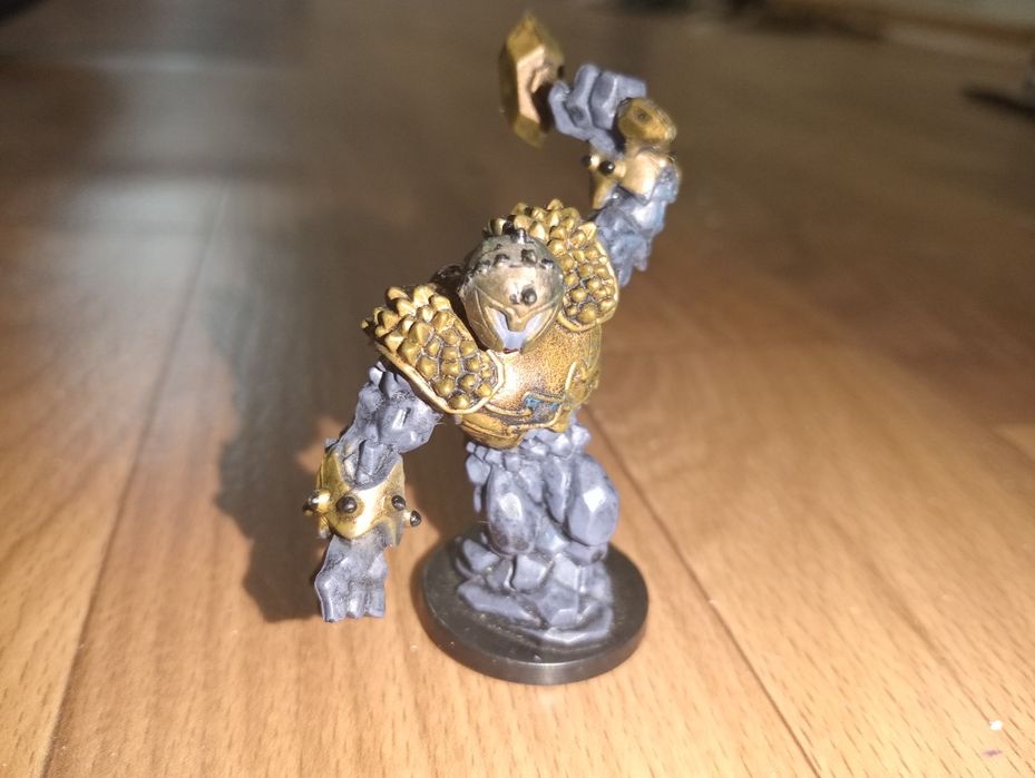 Фігурка  Earth Guardian.