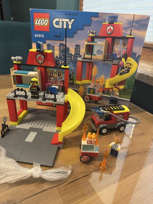 Lego City 60375 remiza strazacka i woz strazacki