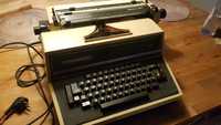 Piękna, elektryczna maszyna do pisania Triumph
