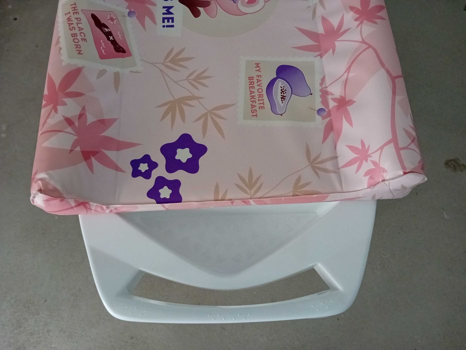 Muda fraldas com banheira