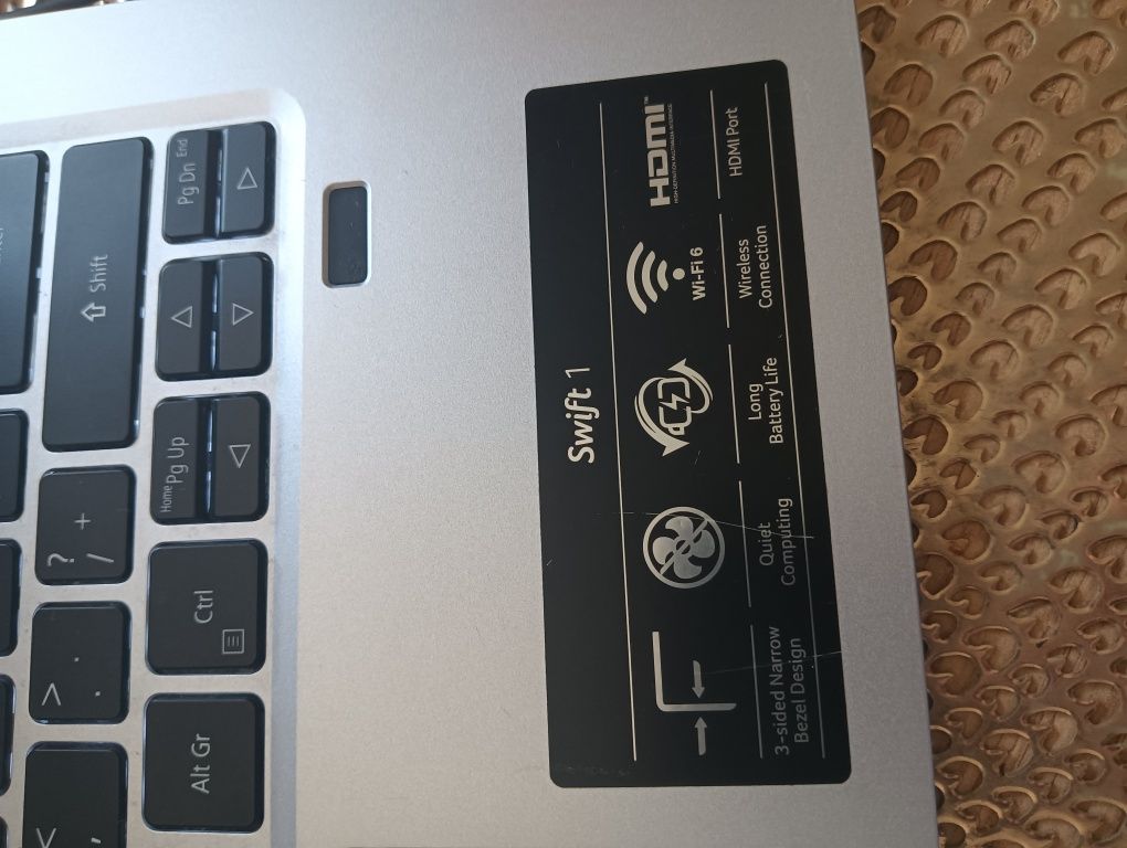 Sprzedam laptopa Acer Swift 1