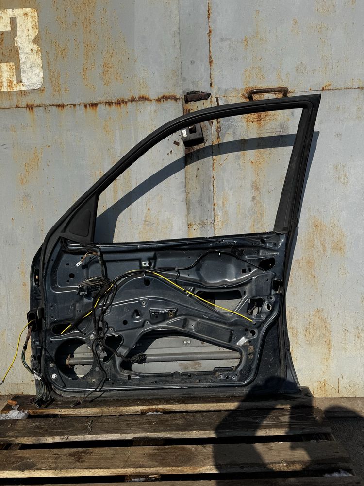 Дверь передняя правая Mercedes W210