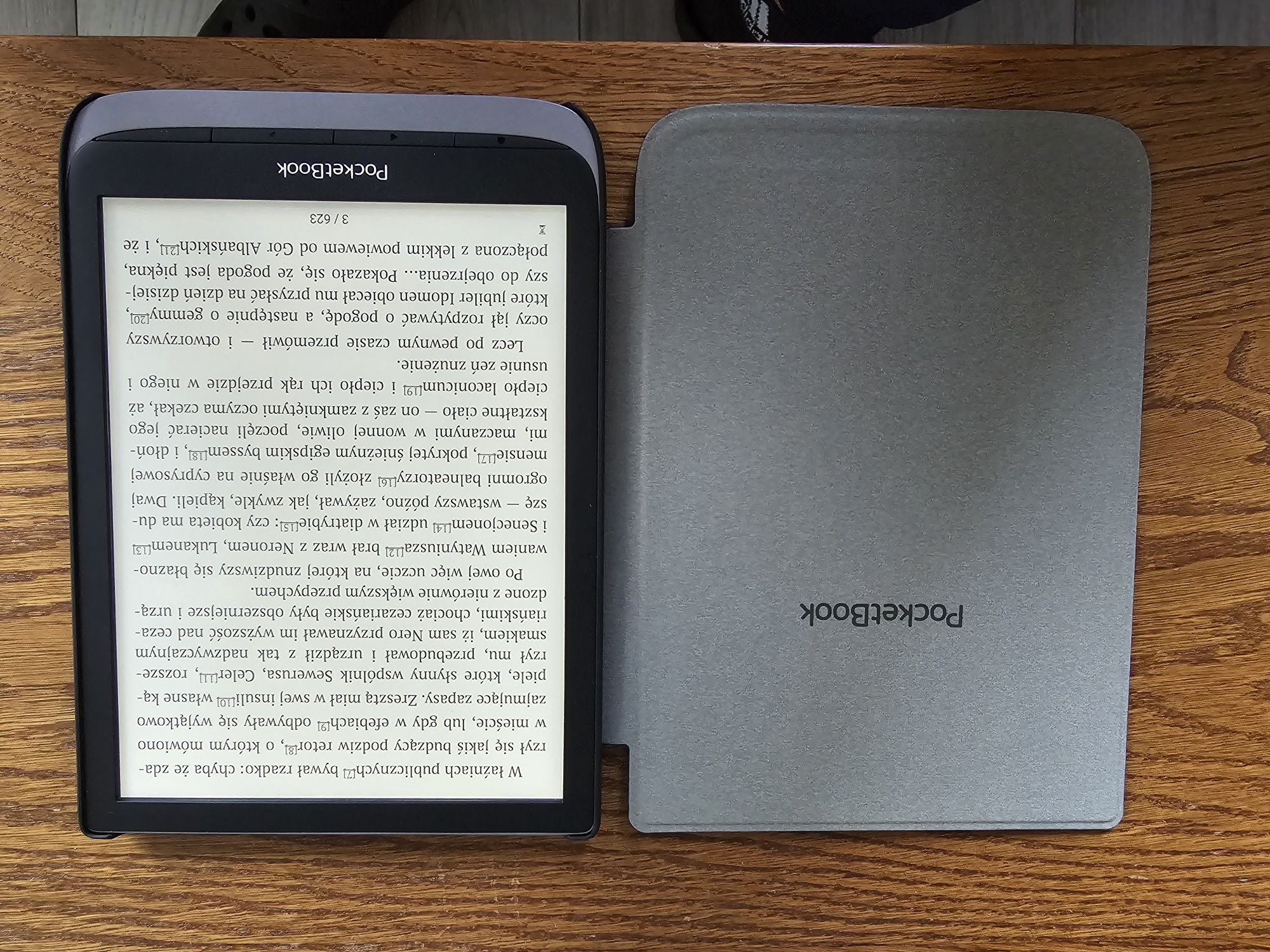 PocketBook InkPad 3 Pro z dodatkowym etui