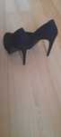 Sapato de saltos altos, preto, muito elegante, N 41, vendo por 7,50€.