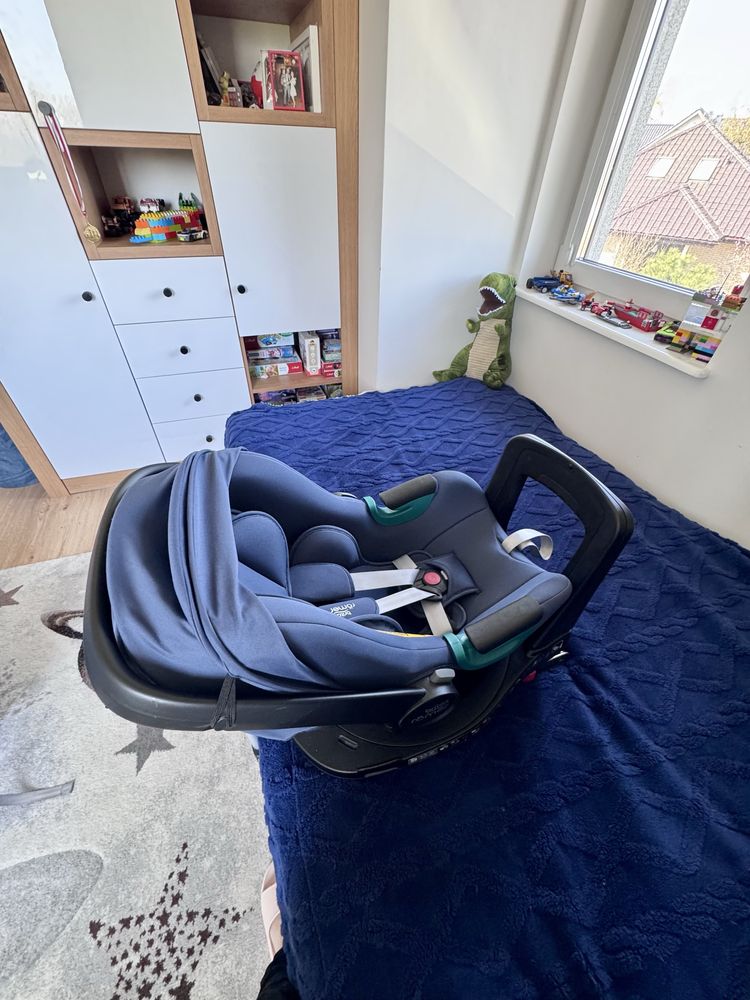 Zestaw fotelików britax romer z bazą