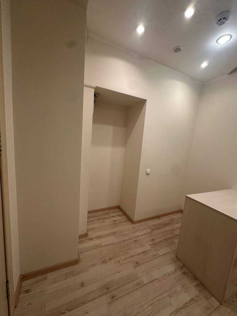 Продам коммерческое помещение в центре (ул, Старокозацкая 80)