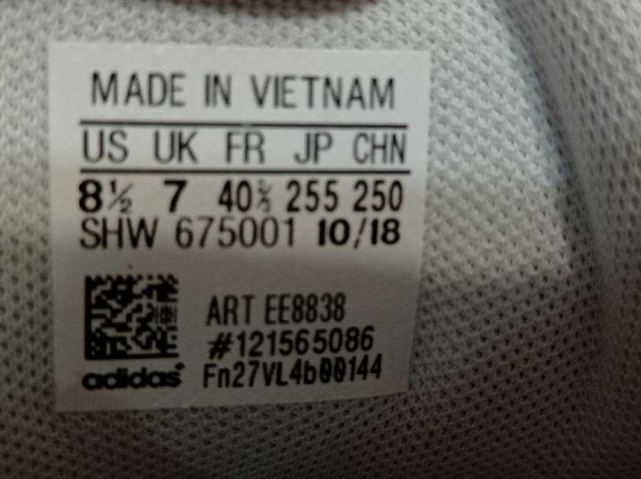 Кроссовки кожаные Adidas оригинал размер-40 по факту стелька-25,5-26см