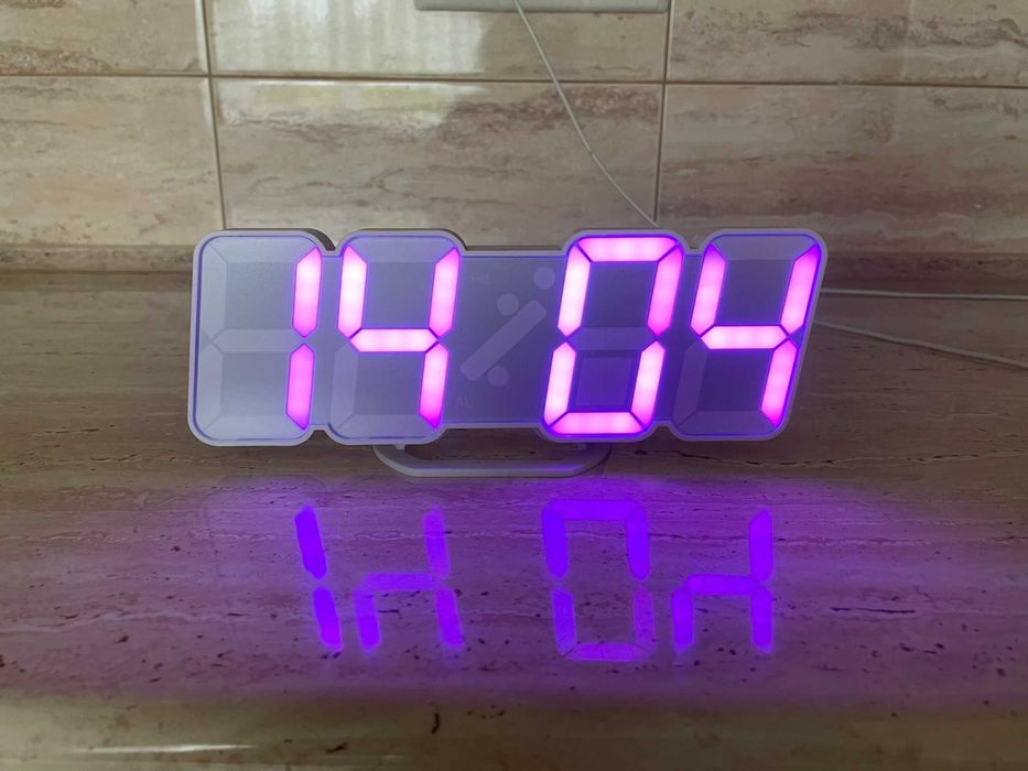 Настільний годинник цифровий