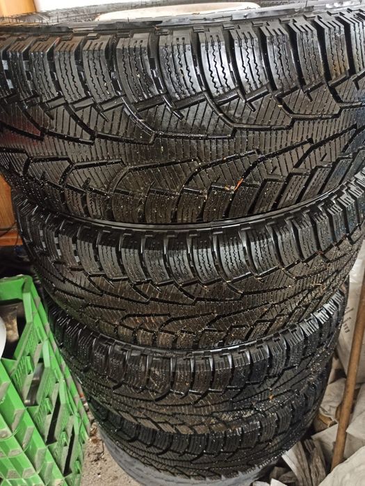 Opony wielosezonowe wraz z felgami do Mercedes Sprinter 208