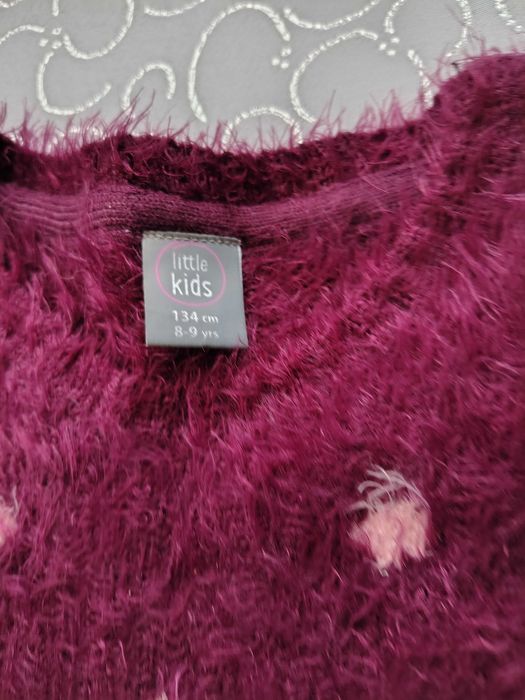 Sweterek dla dziewczynki w rozmiarze 134.