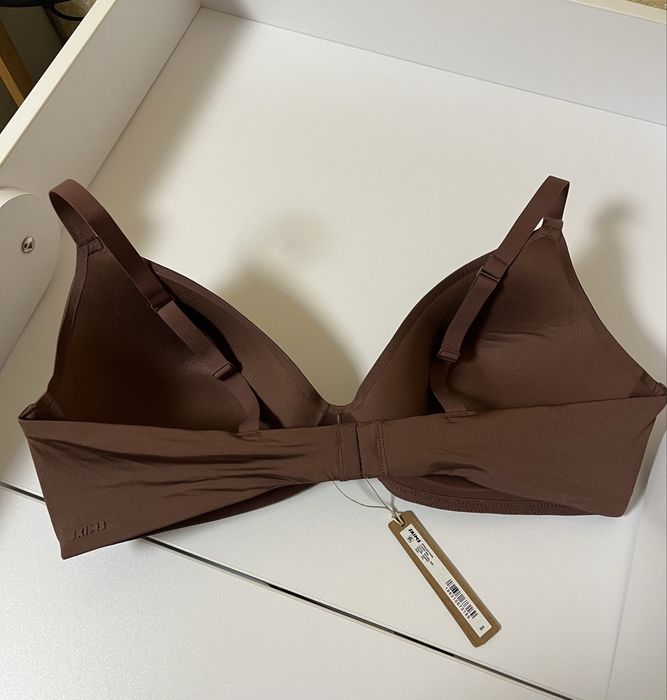 Бюстгалтер Skims Wireless Form t-shirt demi bra in garnet 95c