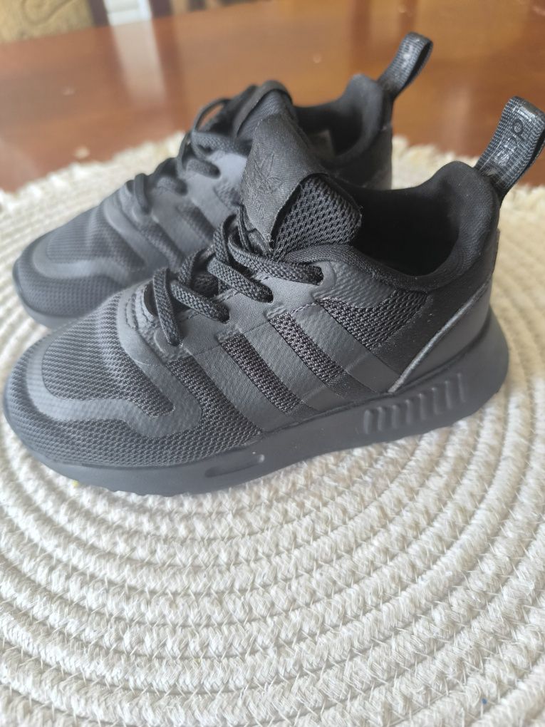 Buty adidas chłopięce
Sneakersy Multix El I FX6405 Czarny