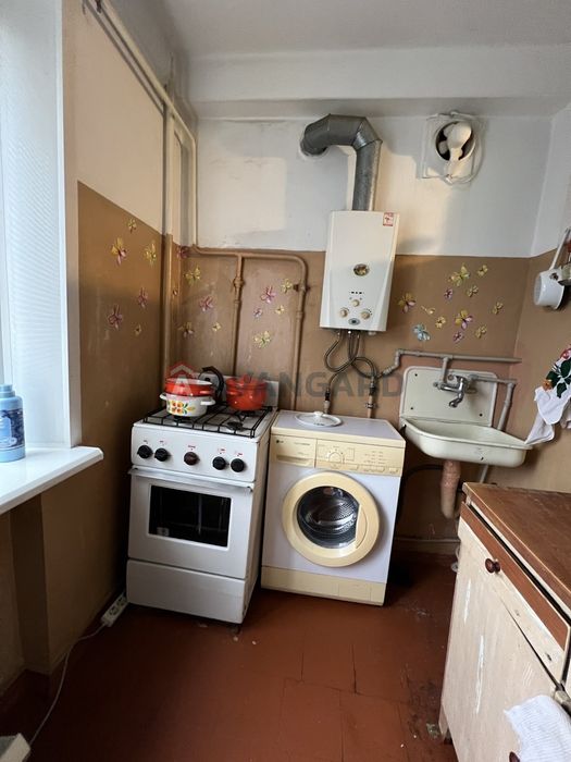 Сдам затишну 2 к. квартиру(На довгий термін)Космос