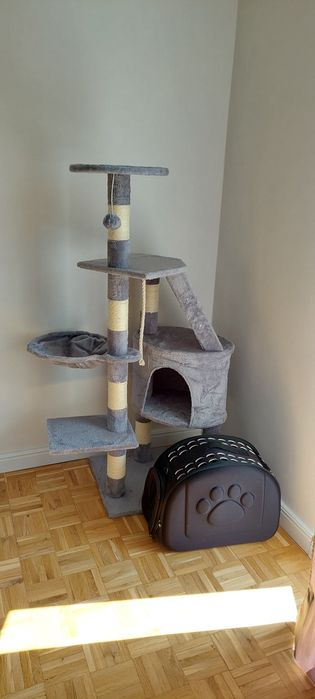 Zestaw dla pupila wysoki drapak + transporter szary puszysty domek