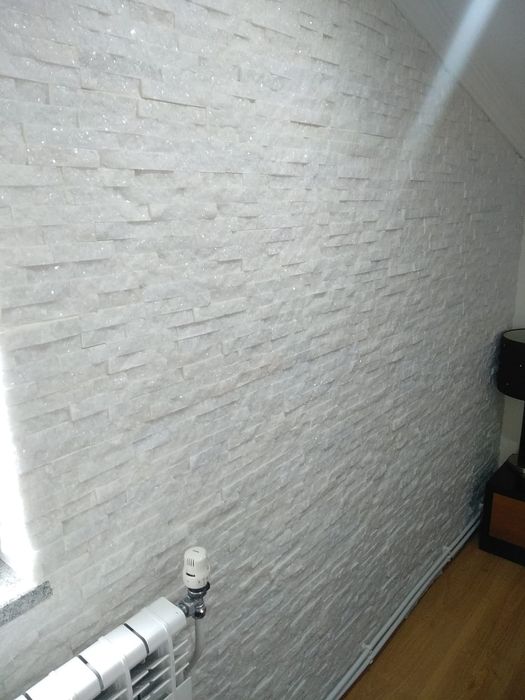 Pedra branca escassilhada