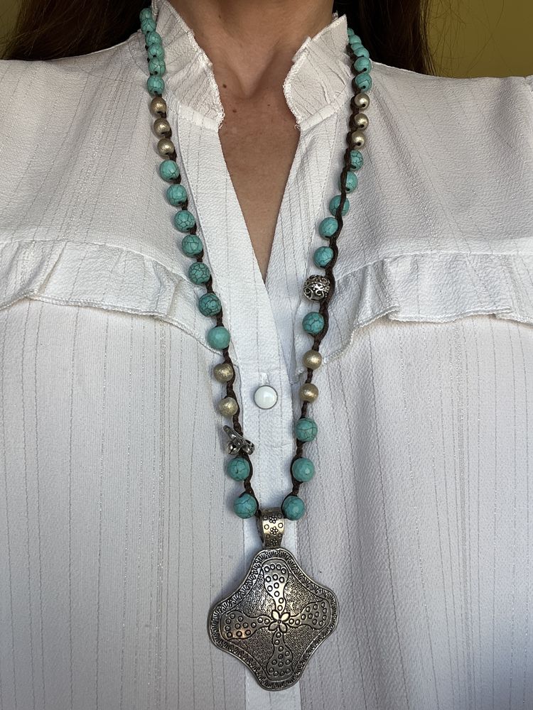 Colar LEVEZA azul/prata com medalhão