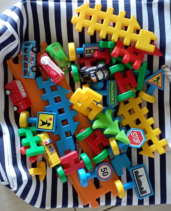 Klocki dla dzieci, znaki, autka