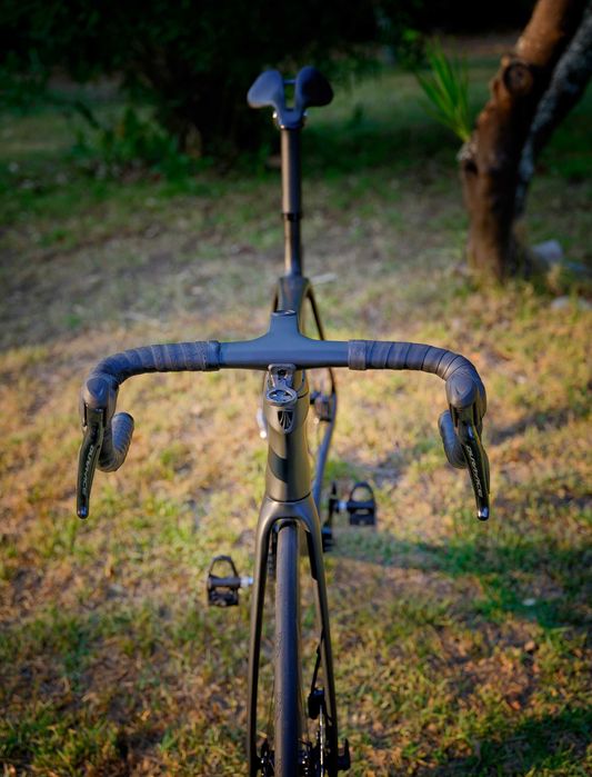 Bicicleta ultra leve Trek Émonda 2022 - Shimano Di2 11V