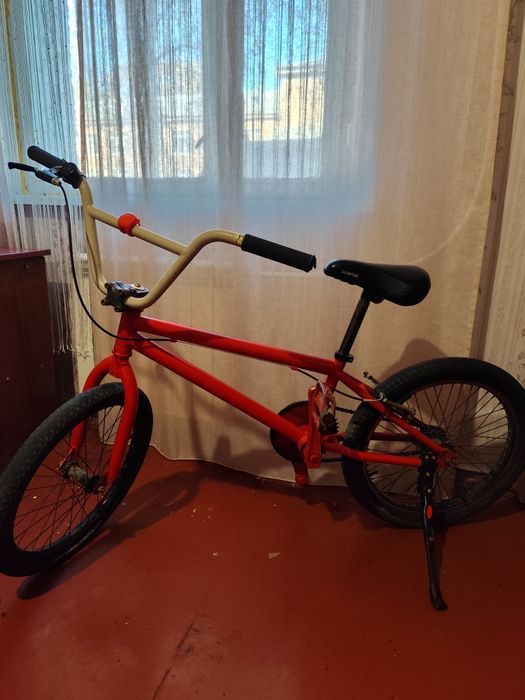 Велосипед BMX на зріст до 145 см