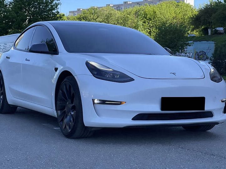 TESLA Model 3 2022