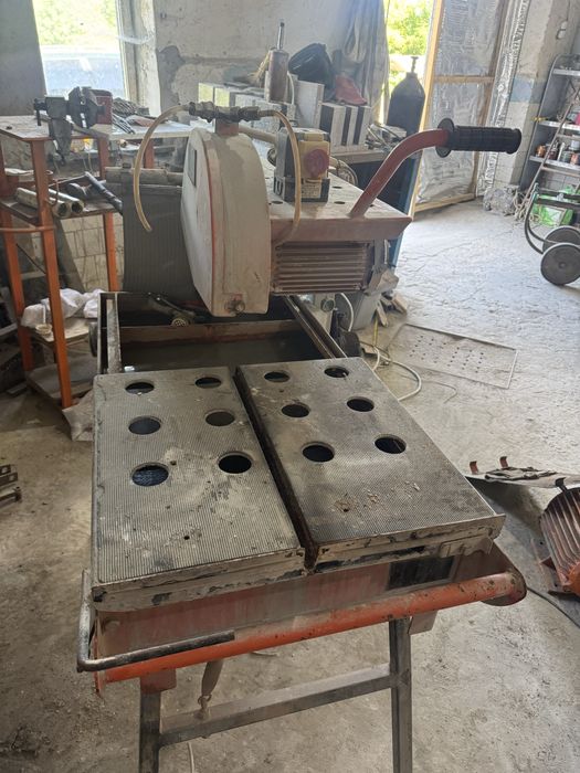 Станок для різки каменя