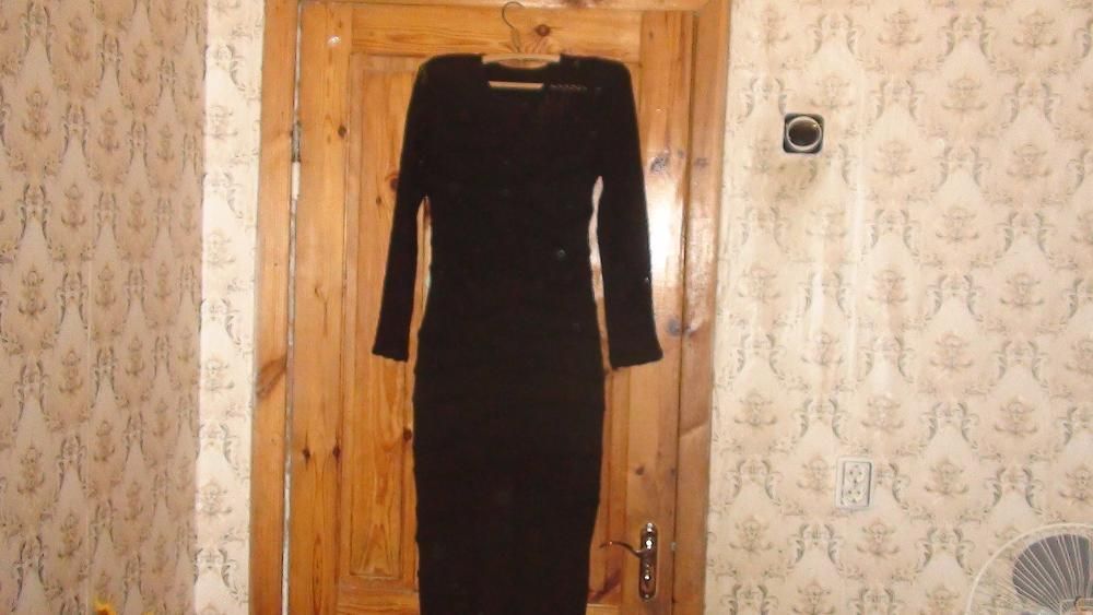 Платье вязанное черного цвета