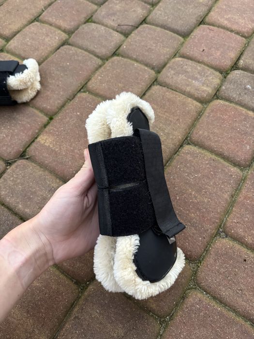 Sorzedam ochraniacze PONY czarne z futerkiem